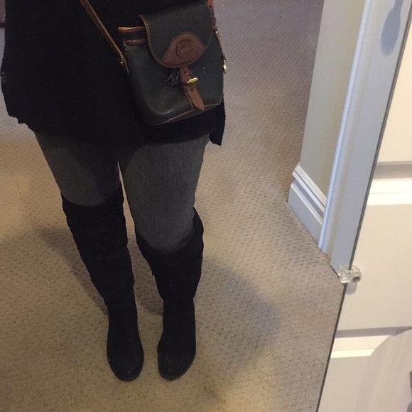 Dooney & Bourke Handbags - Dooney & Bourke crossbody bag